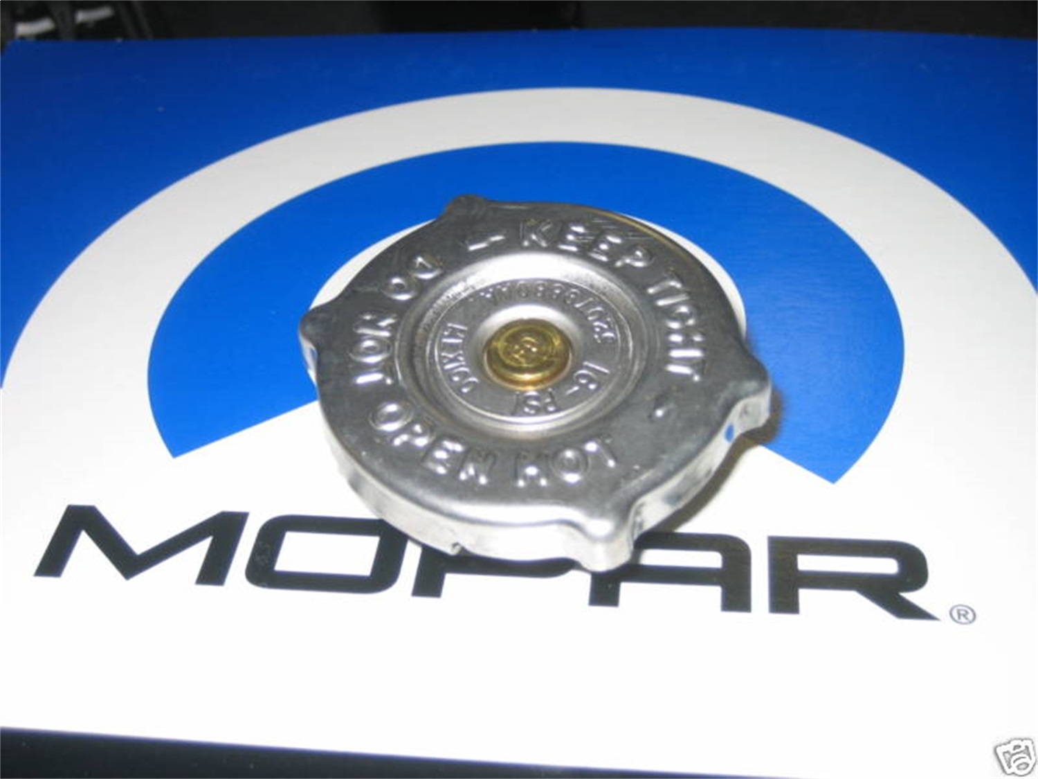 Omix This MOPAR 16 lb radiator cap fits 76-86 CJ, 94-95 Wrangler YJ, 81-91  SJ, 91-00 Cherokee XJ , 94-01 Cherokee XJ | Best Prices & Reviews at  Morris 4x4