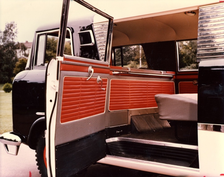 The Jeep Passenger Van And Off Grid Rigs In4x4mation Center