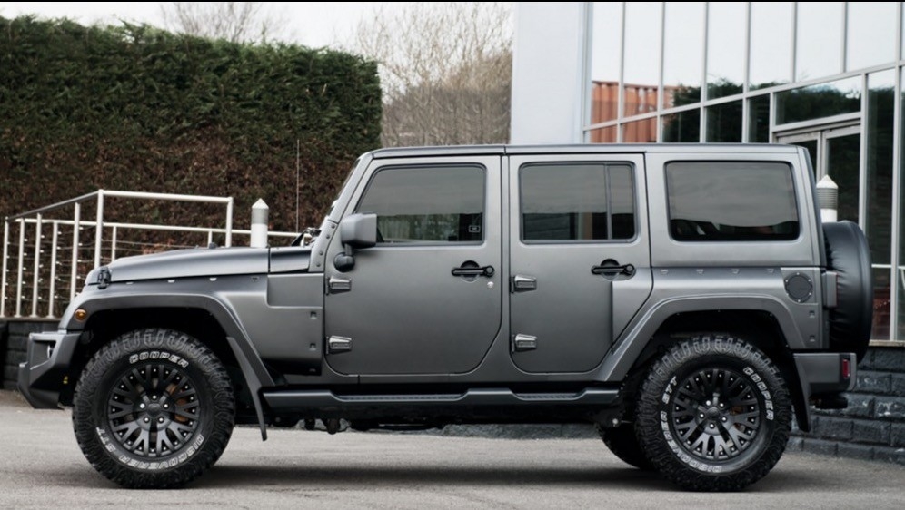 Chelsea-truck-company-CJ300-Blackhawk-side